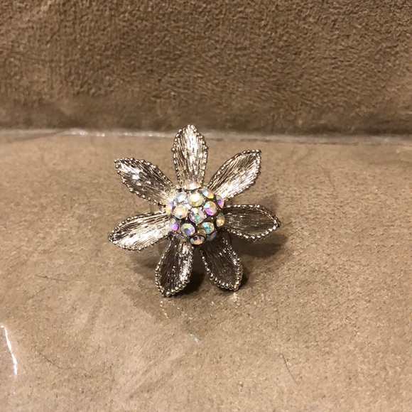 Gorgeous🥳HP🥳Colored Rhinestone Flower Ring - Picture 3 of 7